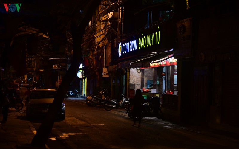 "kinh te dem" pho co ha noi ngung hoat dong, phong chong dich covid-19 hinh 12