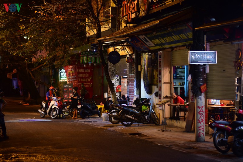 "kinh te dem" pho co ha noi ngung hoat dong, phong chong dich covid-19 hinh 14