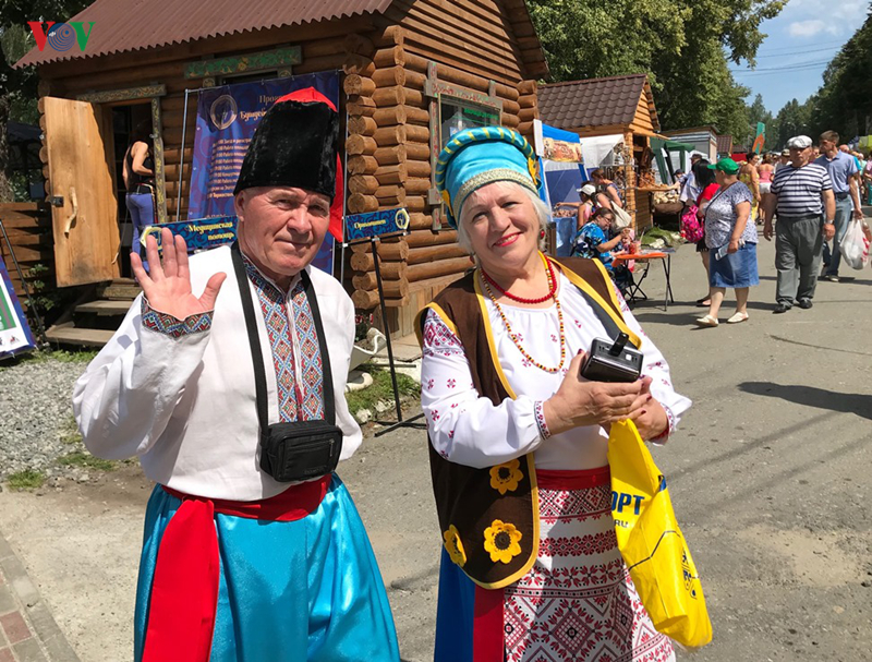 doc dao festival dieu khac va vu khi dao trang tri tai nga hinh 4