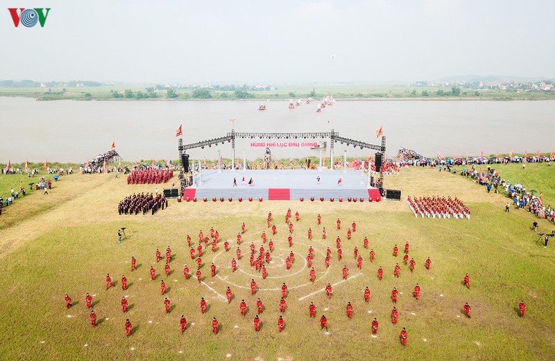 hang van du khach toi le khai hoi mua thu con son kiep bac 2019 hinh 2