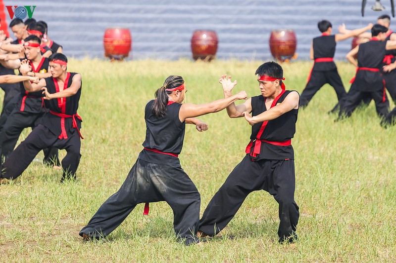 anh: hung trang man dien xuong hoi quan tren dong luc dau giang hinh 9