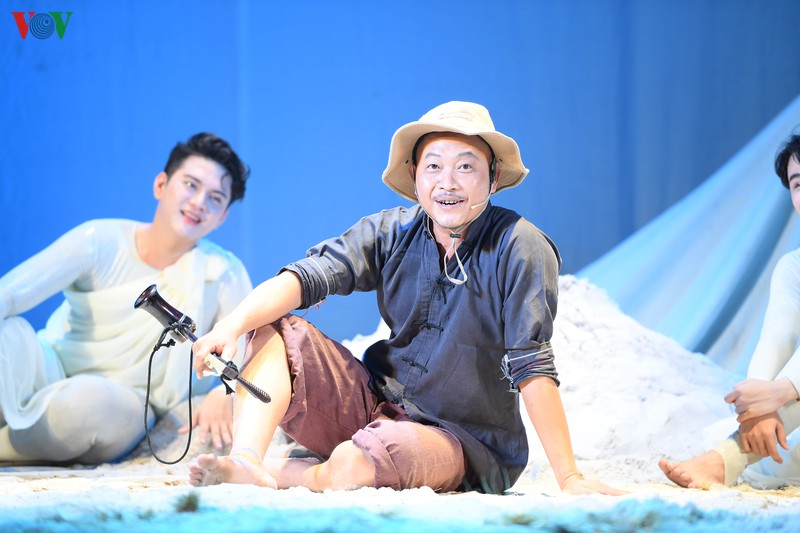 vo kich "duoi cat la nuoc" - cau chuyen xuc dong ve tinh yeu thuong va han thu hinh 5