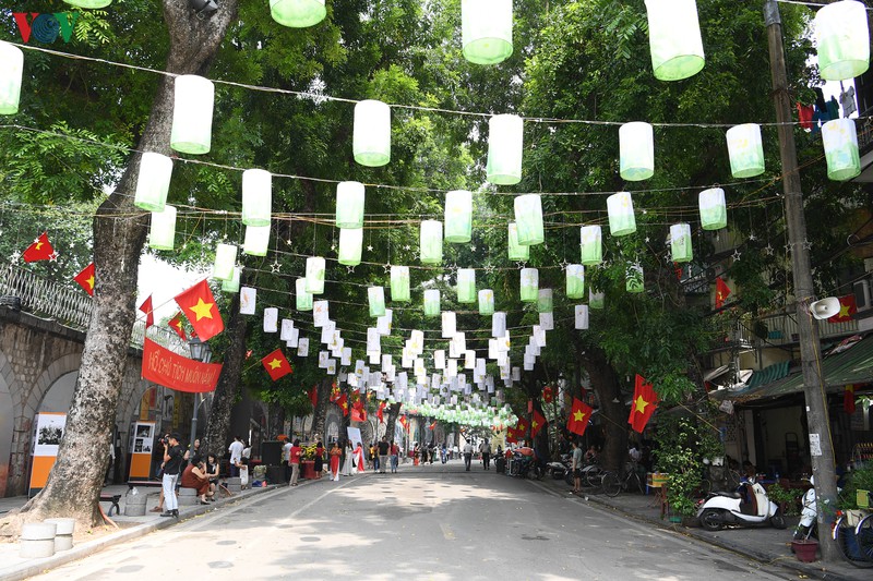 tai hien hoat canh tiep quan thu do tai pho bich hoa phung hung hinh 9