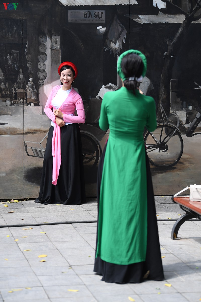 tai hien hoat canh tiep quan thu do tai pho bich hoa phung hung hinh 15