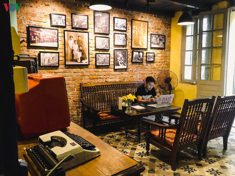 hinh anh vang ve, am dam tai cac quan cafe dip cuoi tuan vi covid-19 hinh 9