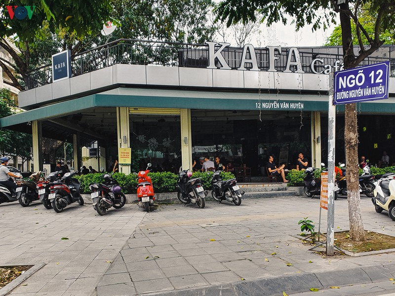 hinh anh vang ve, am dam tai cac quan cafe dip cuoi tuan vi covid-19 hinh 5