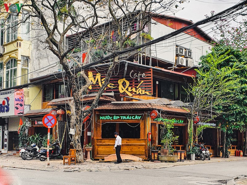 hinh anh vang ve, am dam tai cac quan cafe dip cuoi tuan vi covid-19 hinh 4