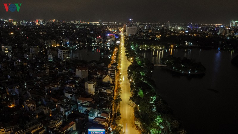 ngam ha noi dep lung linh trong dem tu goc nhin tren cao hinh 9
