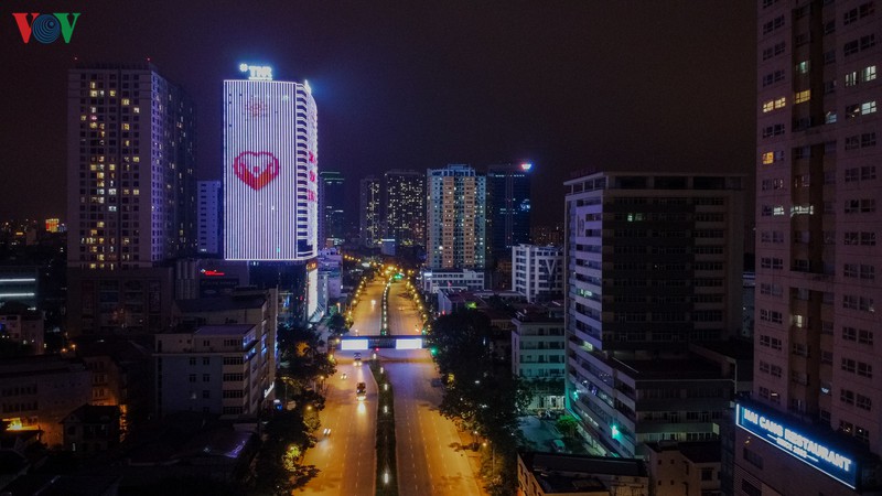 ngam ha noi dep lung linh trong dem tu goc nhin tren cao hinh 12