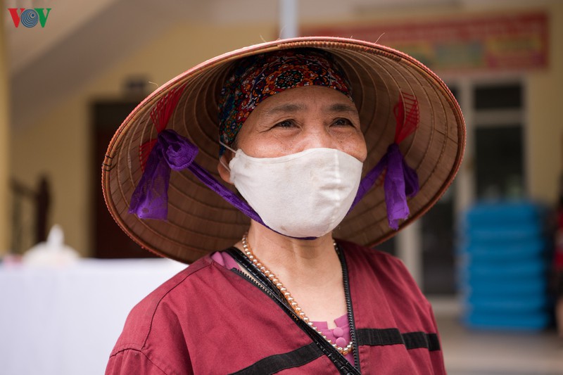 anh: "may atm" cho nguoi ngheo "rut" gao bang chan o ha noi  hinh 17