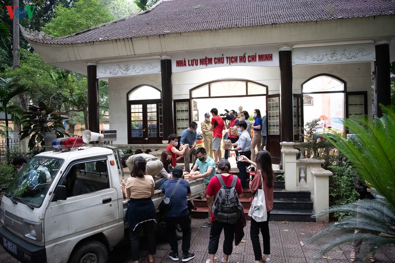 xuan bac, tu long keu goi ung ho thuc pham cho nguoi ngheo ha noi hinh 11