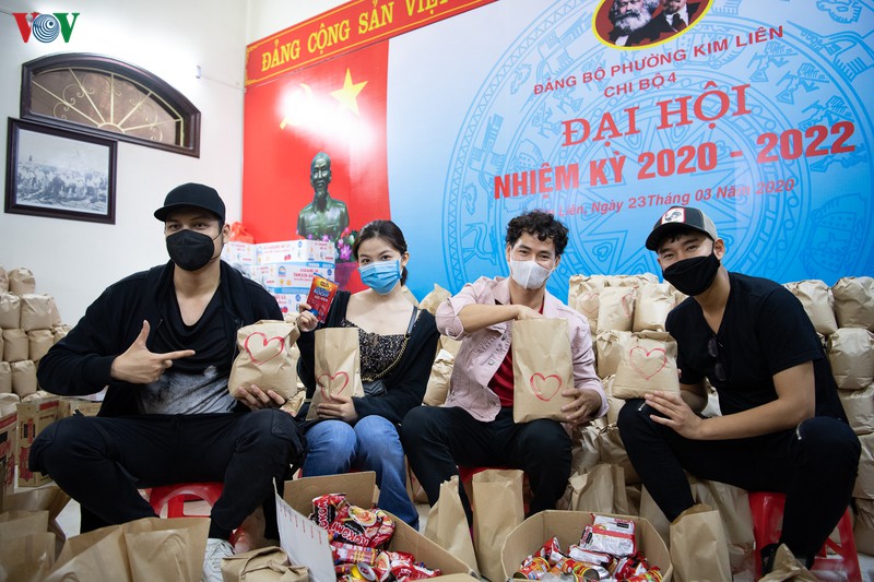 xuan bac, tu long keu goi ung ho thuc pham cho nguoi ngheo ha noi hinh 7