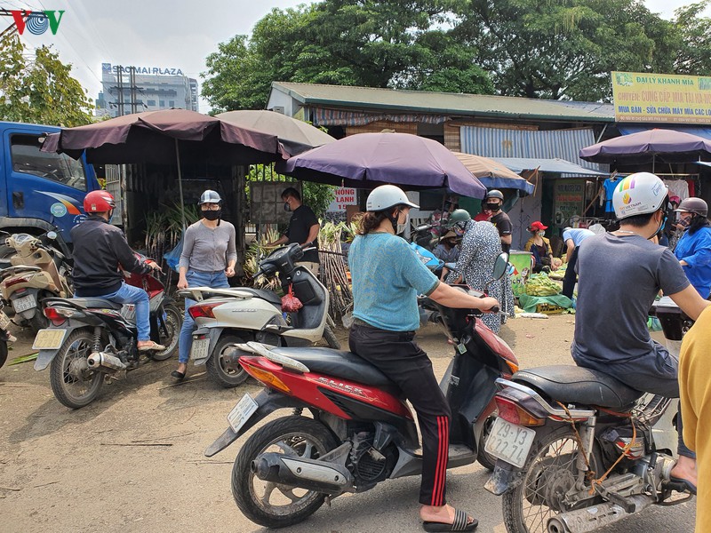chong dich covid-19: cho dau moi phia nam ha noi van dong duc trong ngay cuoi tuan  hinh 12
