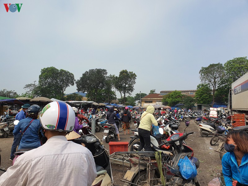 chong dich covid-19: cho dau moi phia nam ha noi van dong duc trong ngay cuoi tuan  hinh 5