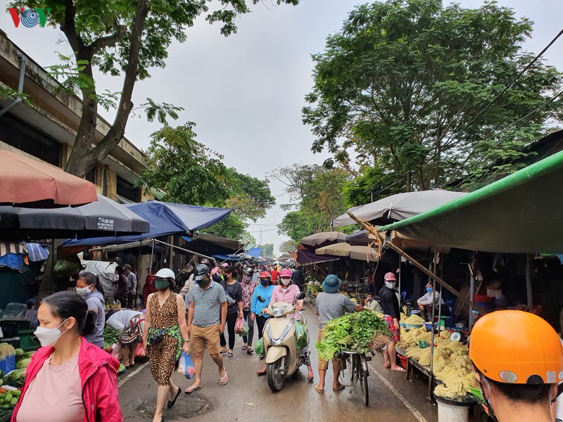 chong dich covid-19: cho dau moi phia nam ha noi van dong duc trong ngay cuoi tuan  hinh 8