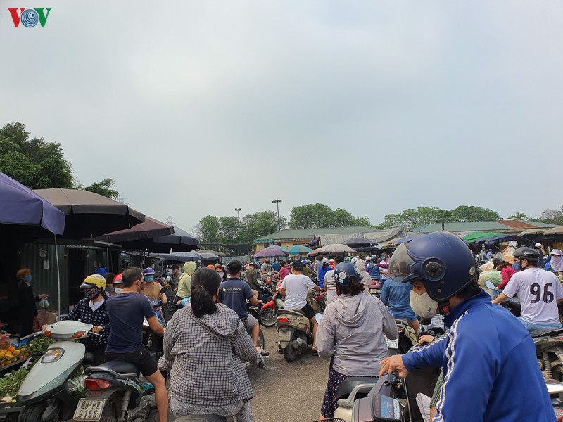chong dich covid-19: cho dau moi phia nam ha noi van dong duc trong ngay cuoi tuan  hinh 4