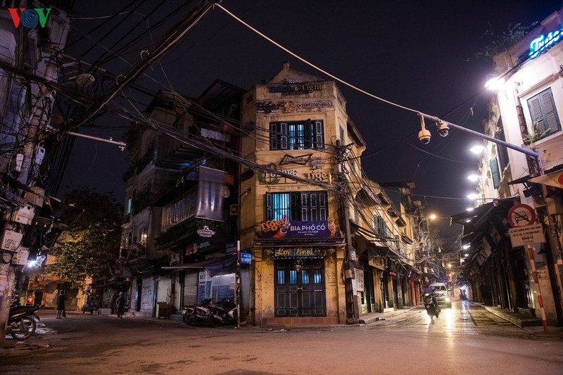 ha noi tinh lang trong toi truoc khi noi long gian cach xa hoi hinh 5