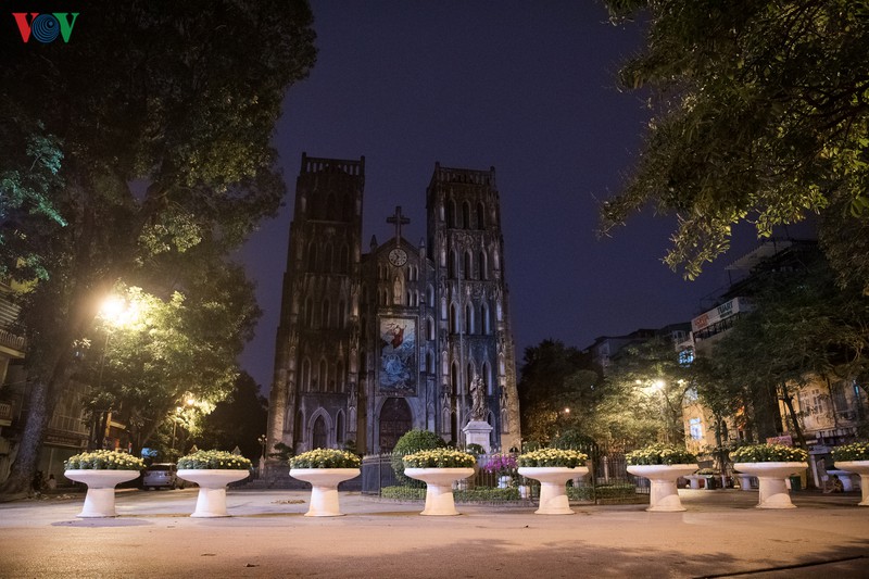 ha noi tinh lang trong toi truoc khi noi long gian cach xa hoi hinh 3