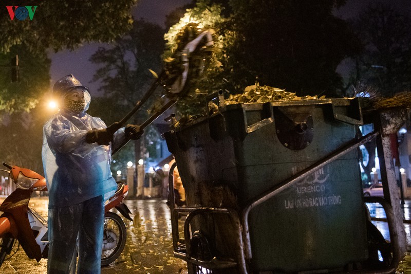 ha noi tinh lang trong toi truoc khi noi long gian cach xa hoi hinh 15