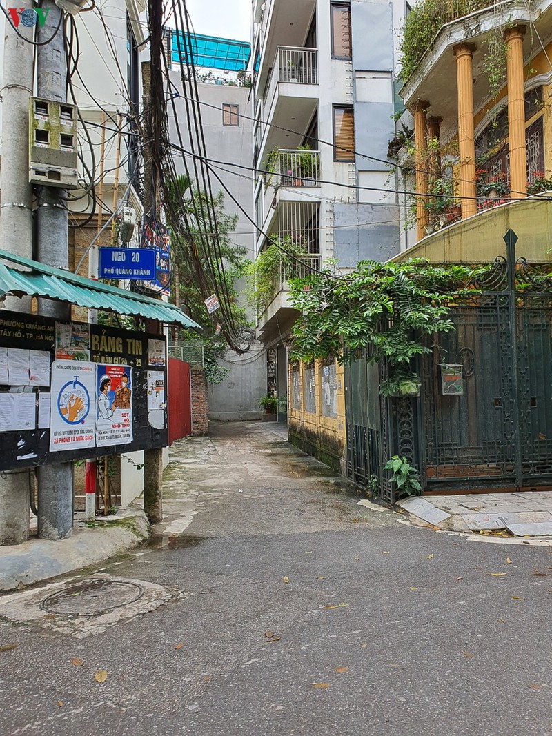 nhieu nguoi di le phu tay ho trong ngay dau noi long cach ly xa hoi hinh 6