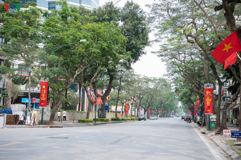 pho phuong ha noi rop bong co bay dip le 30/4 hinh 16
