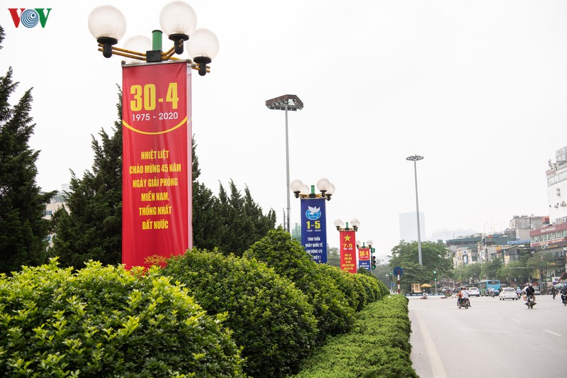 pho phuong ha noi rop bong co bay dip le 30/4 hinh 15