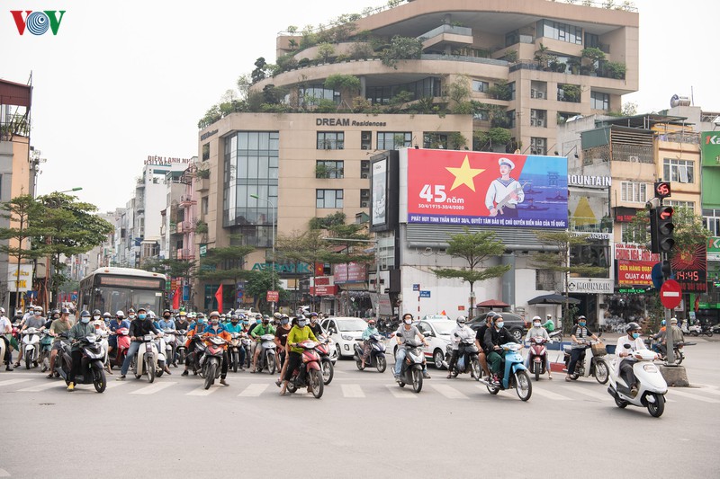 pho phuong ha noi rop bong co bay dip le 30/4 hinh 17