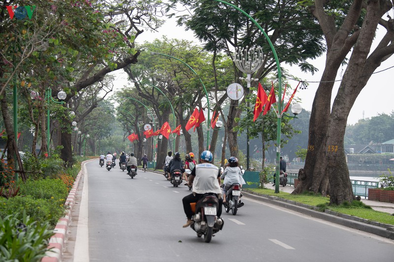 pho phuong ha noi rop bong co bay dip le 30/4 hinh 7