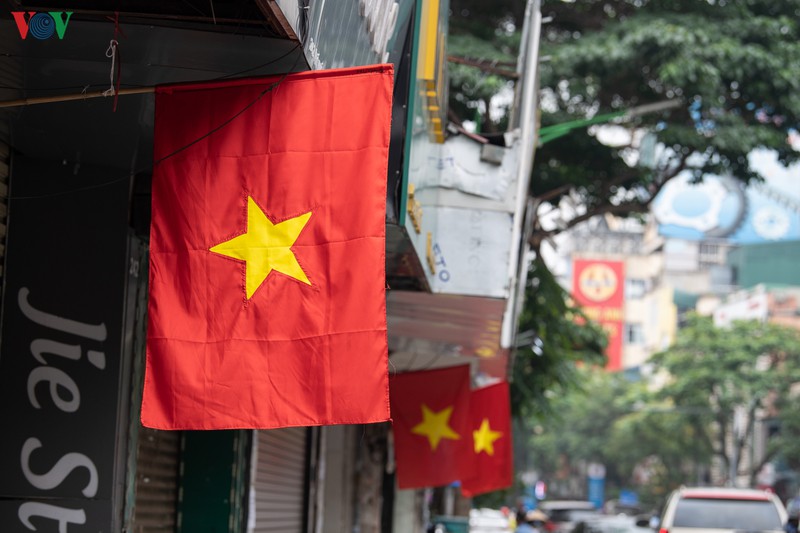 pho phuong ha noi rop bong co bay dip le 30/4 hinh 2