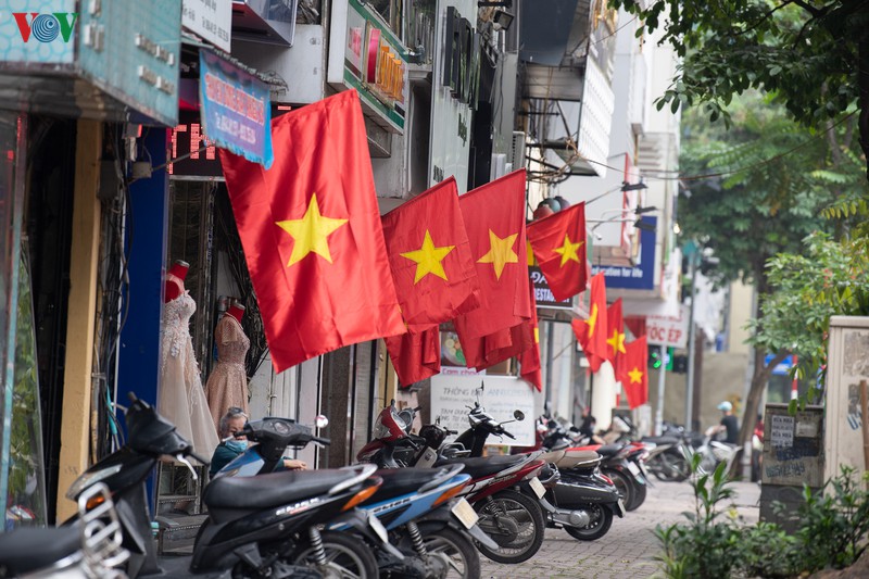 pho phuong ha noi rop bong co bay dip le 30/4 hinh 1