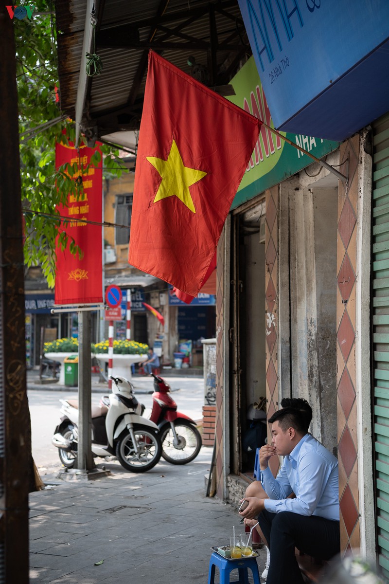 pho phuong ha noi rop bong co bay dip le 30/4 hinh 6