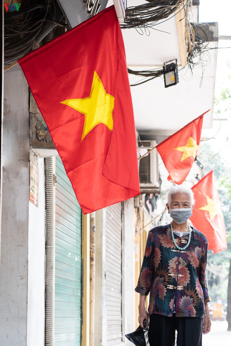 pho phuong ha noi rop bong co bay dip le 30/4 hinh 4
