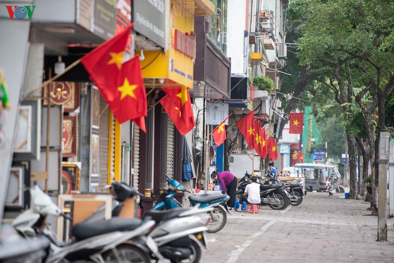 pho phuong ha noi rop bong co bay dip le 30/4 hinh 5