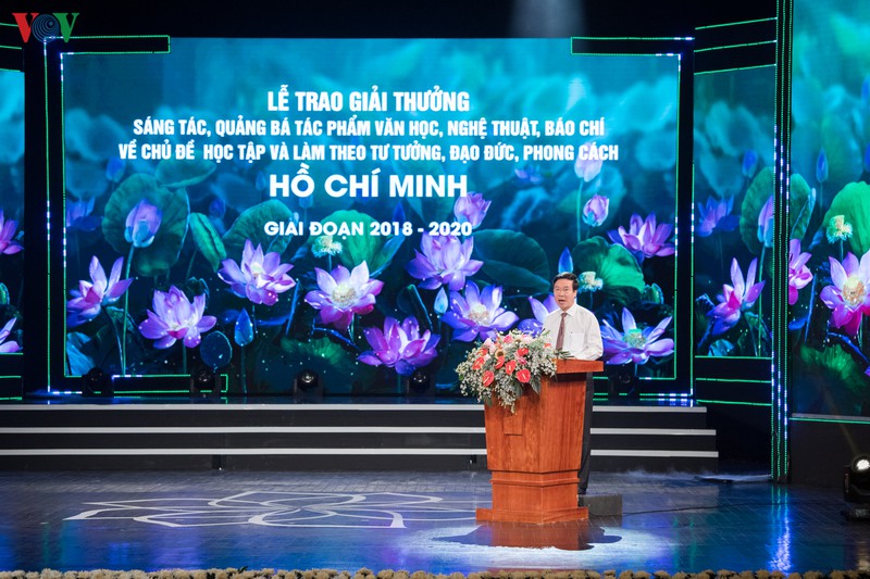 toan canh le trao giai thuong sang tac ve chu de hoc tap, lam theo bac ho hinh 3