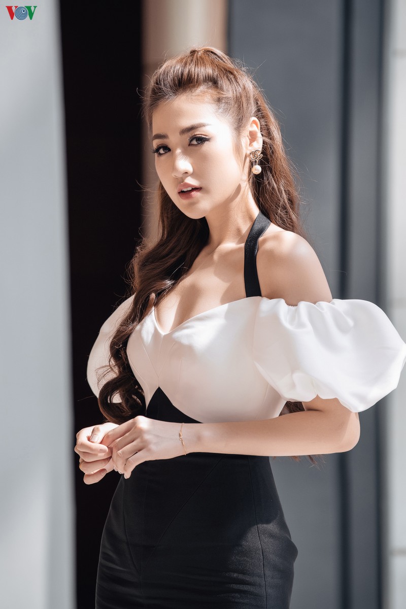 a hau tu anh khoe dang "mon con mat" voi dam tre vai hinh 5