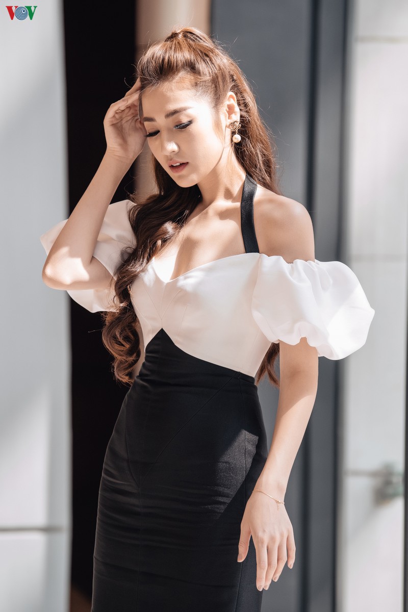 a hau tu anh khoe dang "mon con mat" voi dam tre vai hinh 6