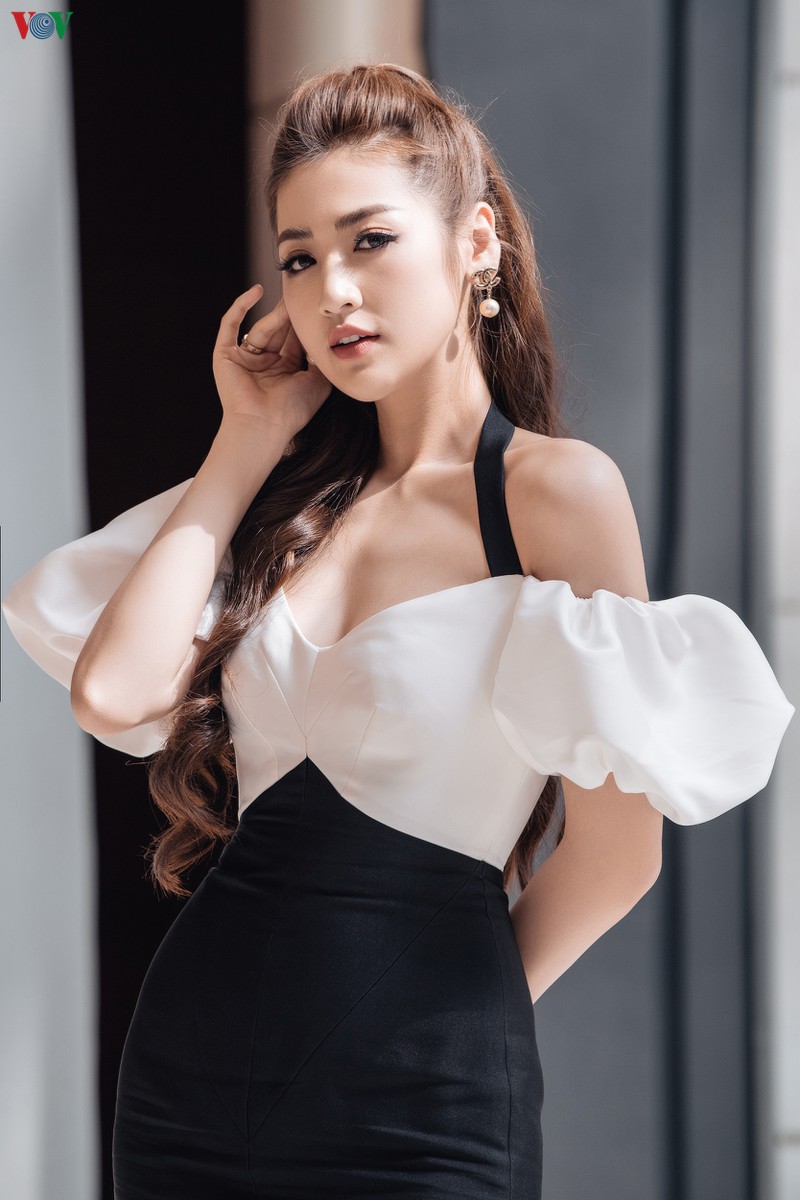 a hau tu anh khoe dang "mon con mat" voi dam tre vai hinh 15