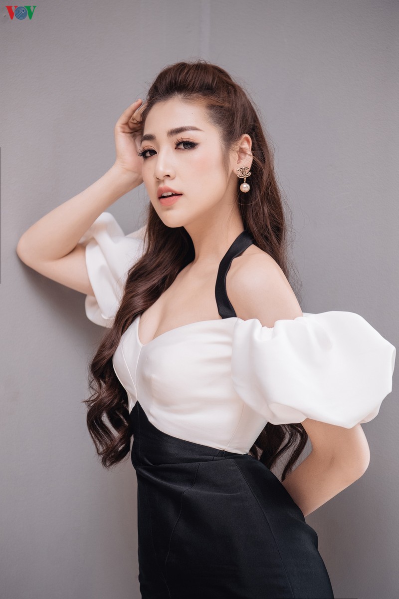 a hau tu anh khoe dang "mon con mat" voi dam tre vai hinh 12