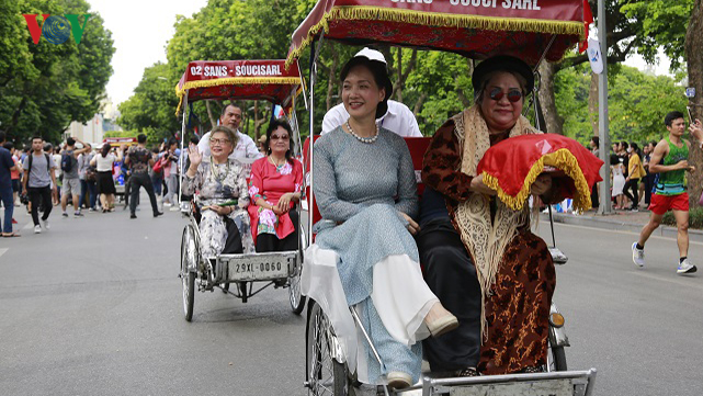 le hoi duong pho ha noi: tung bung va dam sac mau truyen thong hinh 13