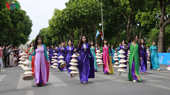 le hoi duong pho ha noi: tung bung va dam sac mau truyen thong hinh 7