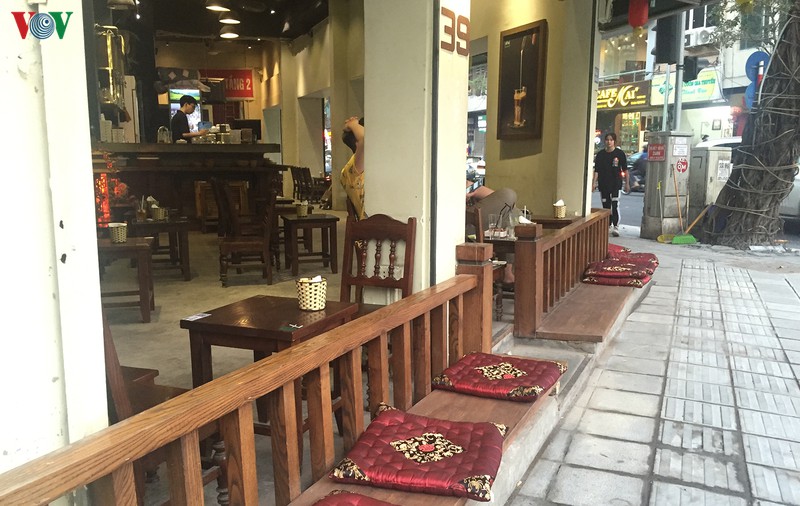 lo ngai dich covid 19, nhieu hang quan o ha noi e am, vang khach hinh 4