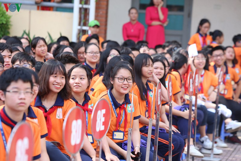 chum anh: bui tien dung bat khoc khi trai long ve uoc mo voi cdv nhi  hinh 2