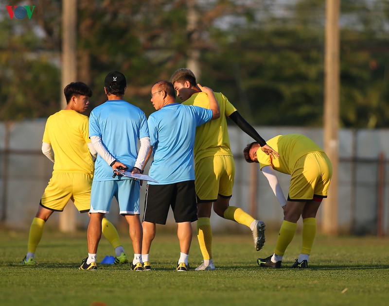 hlv park hang seo sat sao, u23 viet nam tap luyen duoi troi nang gat hinh 4