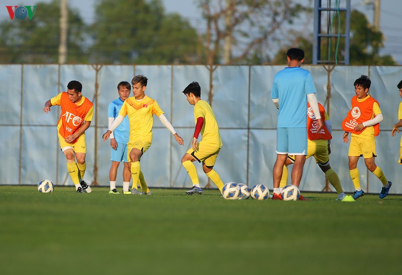 hlv park hang seo sat sao, u23 viet nam tap luyen duoi troi nang gat hinh 5