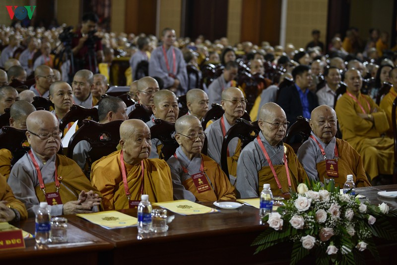 hon 6.000 nguoi du dai le tuong niem, thap nen tri an ni su dieu nhan hinh 6