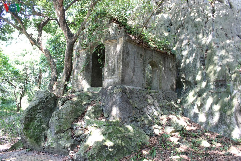 chua canh huong - diem nhan trong tour du lich lang que yen duc hinh 16