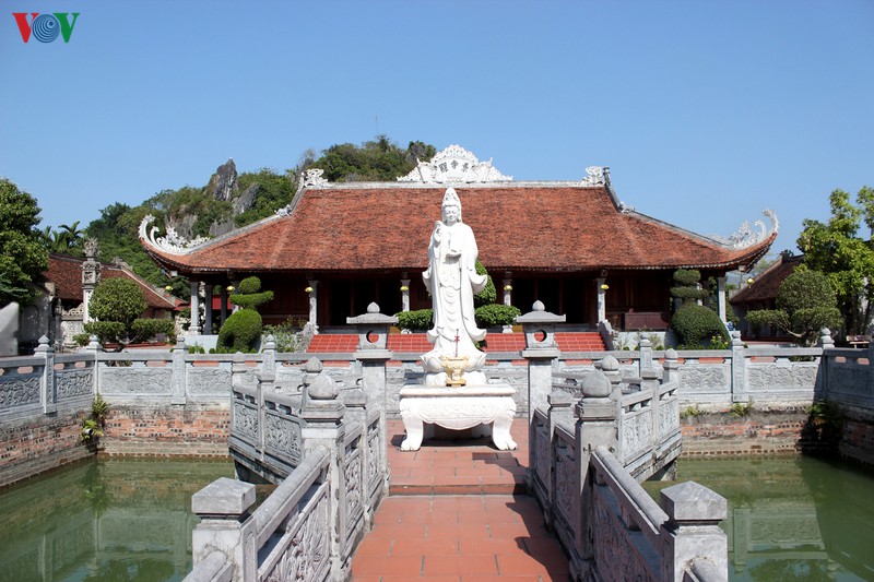 chua canh huong - diem nhan trong tour du lich lang que yen duc hinh 1