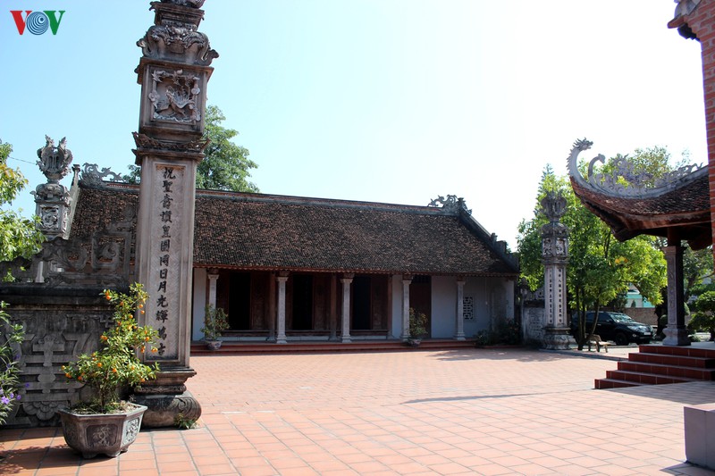 chua canh huong - diem nhan trong tour du lich lang que yen duc hinh 9