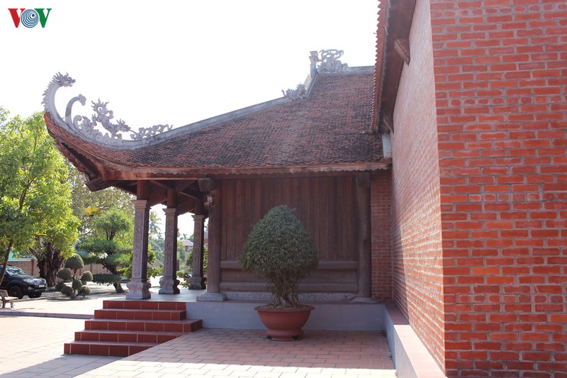 chua canh huong - diem nhan trong tour du lich lang que yen duc hinh 10