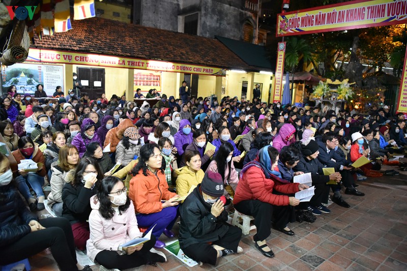 cau an dau nam: dan khong ngoi long duong, deo khau trang phong corona hinh 6
